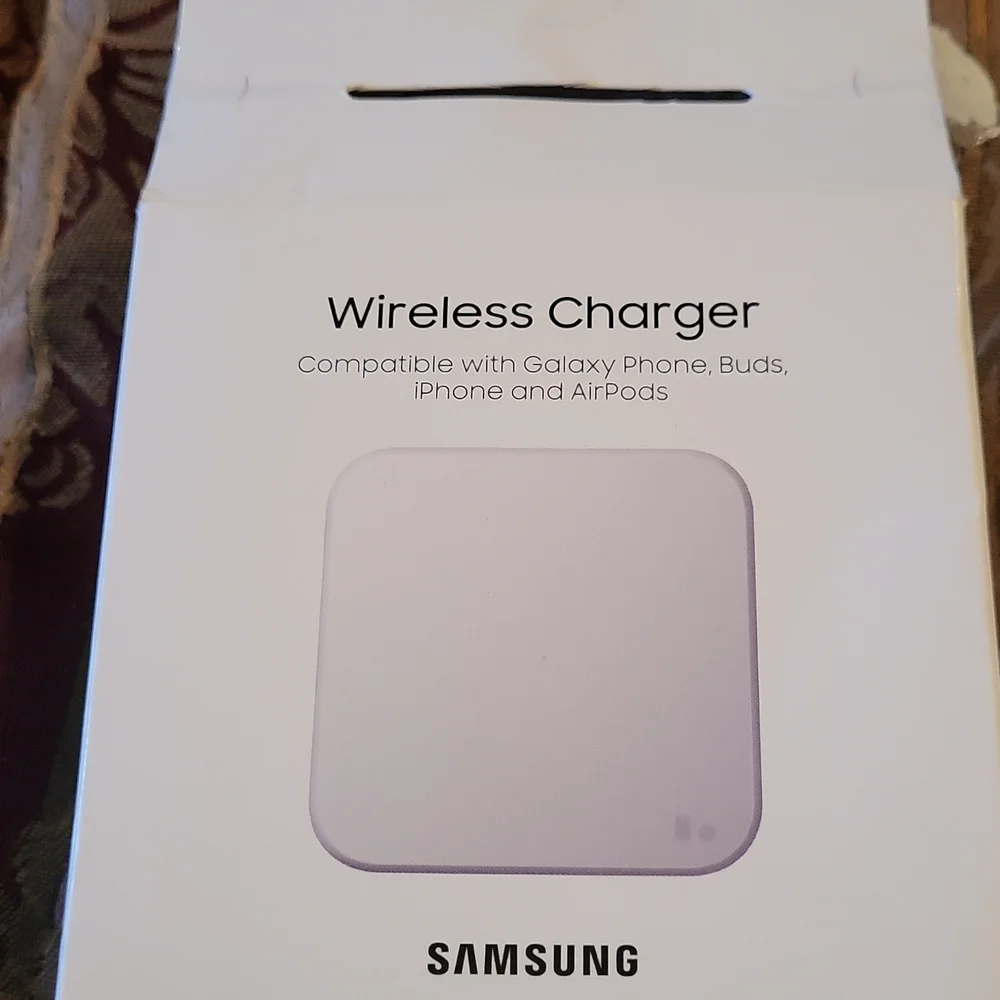 Samsung new boxed amazing wireless charger boxed tagged